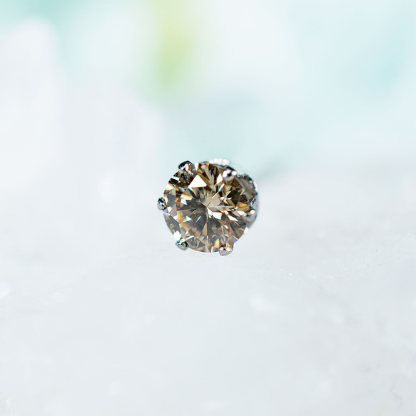 モアッサナイト（シャンパン）・ピアス　4mm（片耳） 2枚目の画像