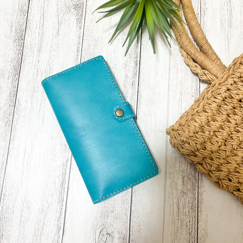 極美品 フェンディ iPhone15 ケース ロゴ レザー エメラルドグリーン 極美品 フェンディ iPhone15 ケース ロゴ レザー エメラルドグリーン