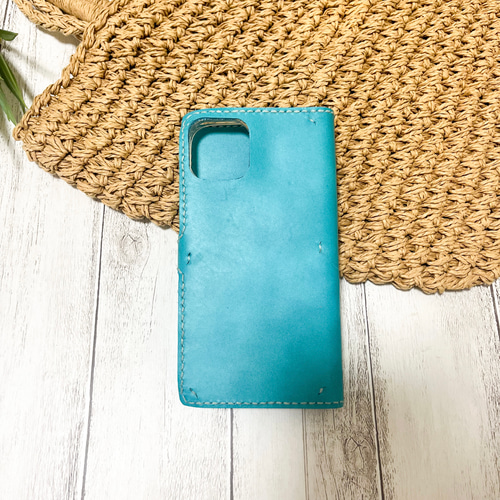 極美品 フェンディ iPhone15 ケース ロゴ レザー エメラルドグリーン 極美品 フェンディ iPhone15 ケース ロゴ レザー エメラルドグリーン