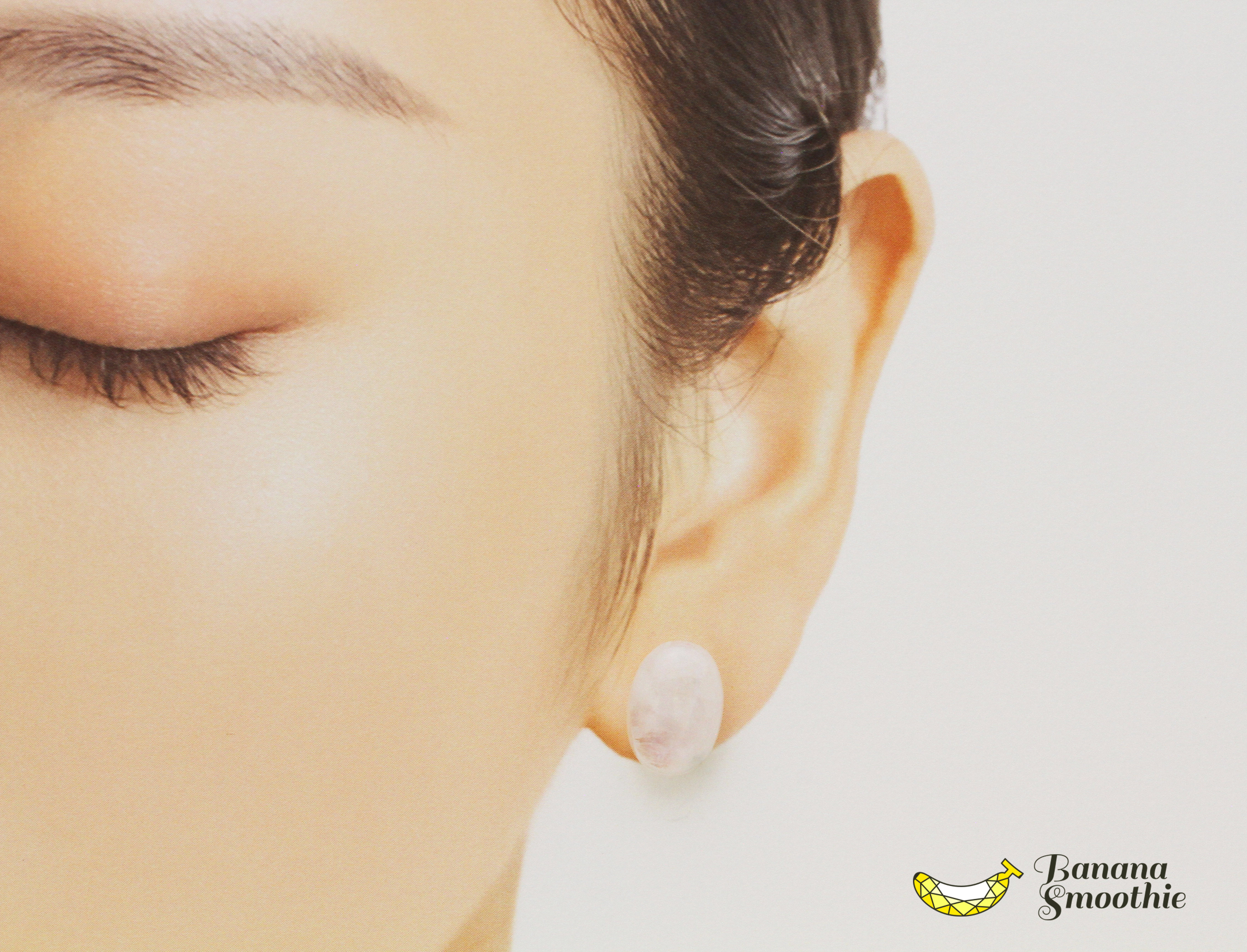 光と影が生み出すメヌエット レインボームーンストーン  14ｍｍ カボション ソフトタッチイヤリング