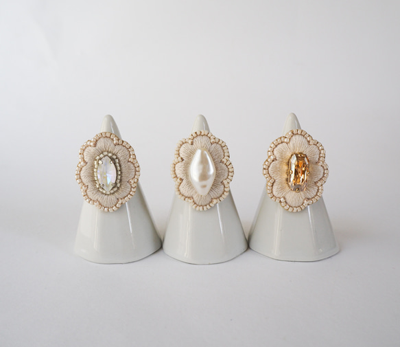 beige flower ring - diamond shape pearl - 指輪 6枚目の画像
