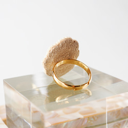 beige flower ring - diamond shape pearl - 指輪 5枚目の画像