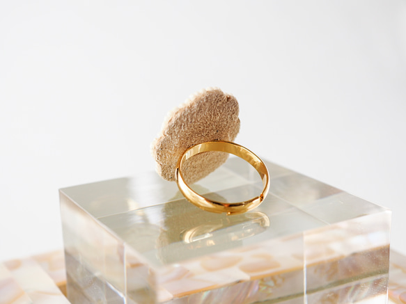 beige flower ring - diamond shape pearl - 指輪 5枚目の画像