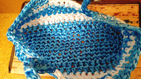 ビニールひも バッグ お買い物 おもちゃ入れ キッズ プール 海 レジャー ビニールバッグ 防水 水色 白 2枚目の画像