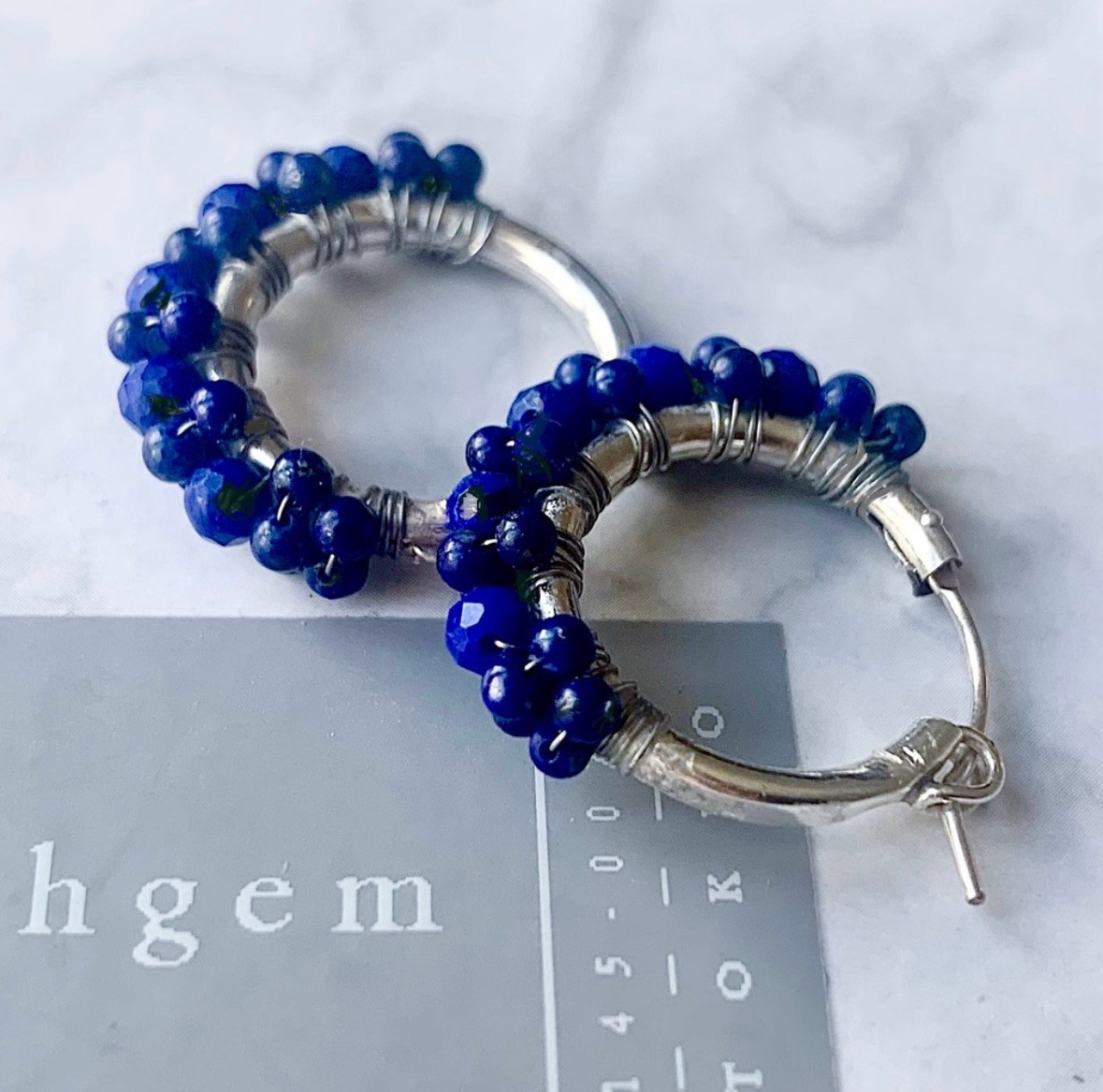 【925svf】宝石質AAAアフガニスタン産ラピスラズリが真っ青な、大きめブルーフープ❇︎瑠璃色のビジューピアス