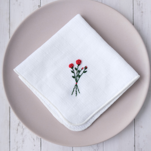 名入れ無料】薔薇手刺繍のガーゼタオルハンカチ(レッド) ハンカチ