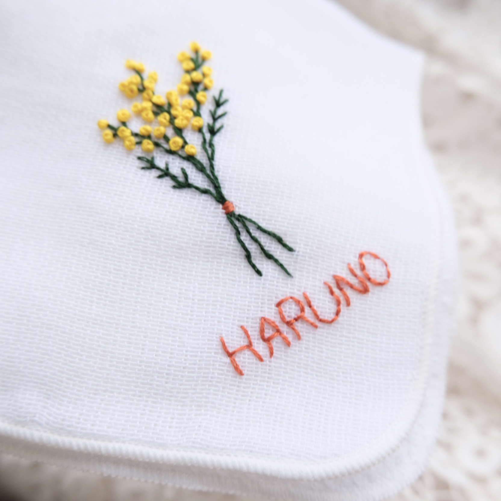 ガーゼハンカチ【ぷっくりお花】 手刺繍入ちっちゃな