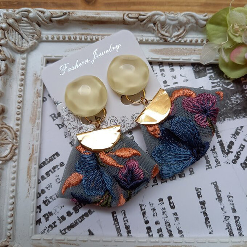 インド刺繍 リボン クリアカボション 2way おおぶり イヤリング/ピアス