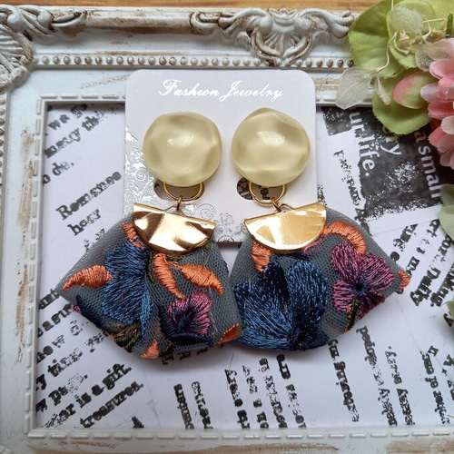 インド刺繍 リボン クリアカボション 2way おおぶり イヤリング/ピアス