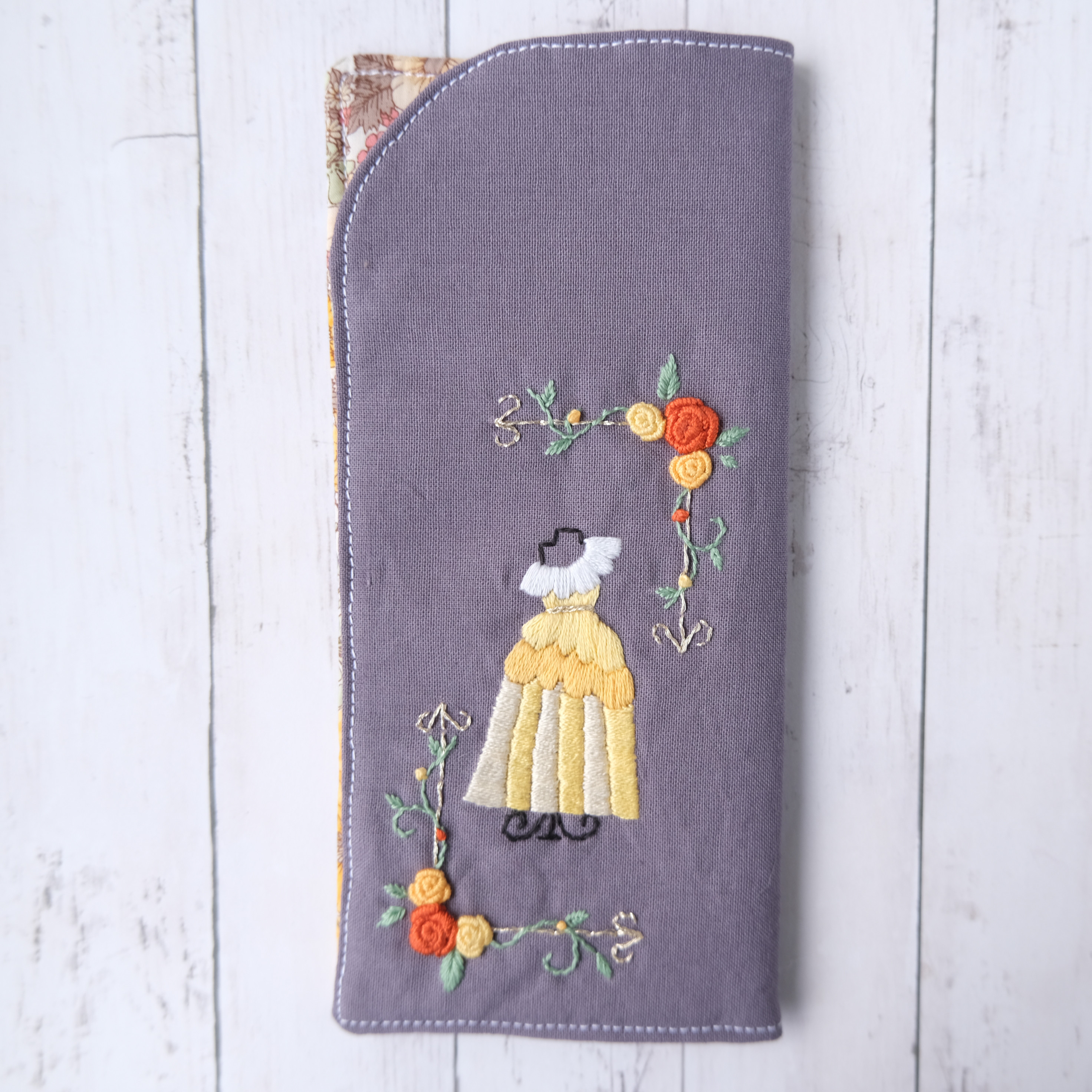 【みっき様オーダー専用ページ】リネン刺繍　メガネケース 定番の中古商品 みっき様オーダー専用ページ】リネン刺繍 メガネ