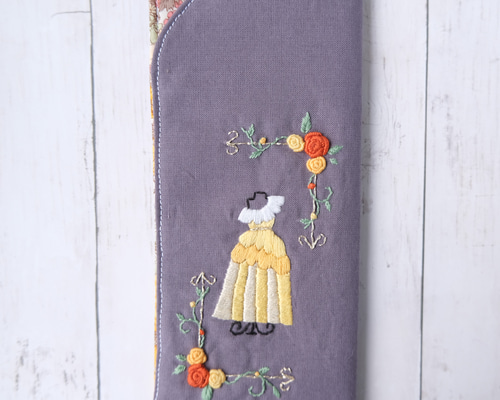 草です！刺繍生地のメガネケース　ハンドメイド お姫様のドレス刺繍メガネケース(オレンジ) メガネケース ししゅ