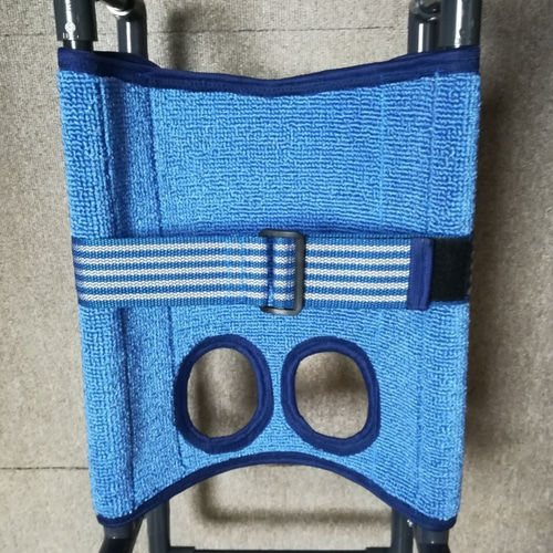 介護が必要なワンちゃんの四輪歩行器（シートタイプ） ハウス・小屋 ti