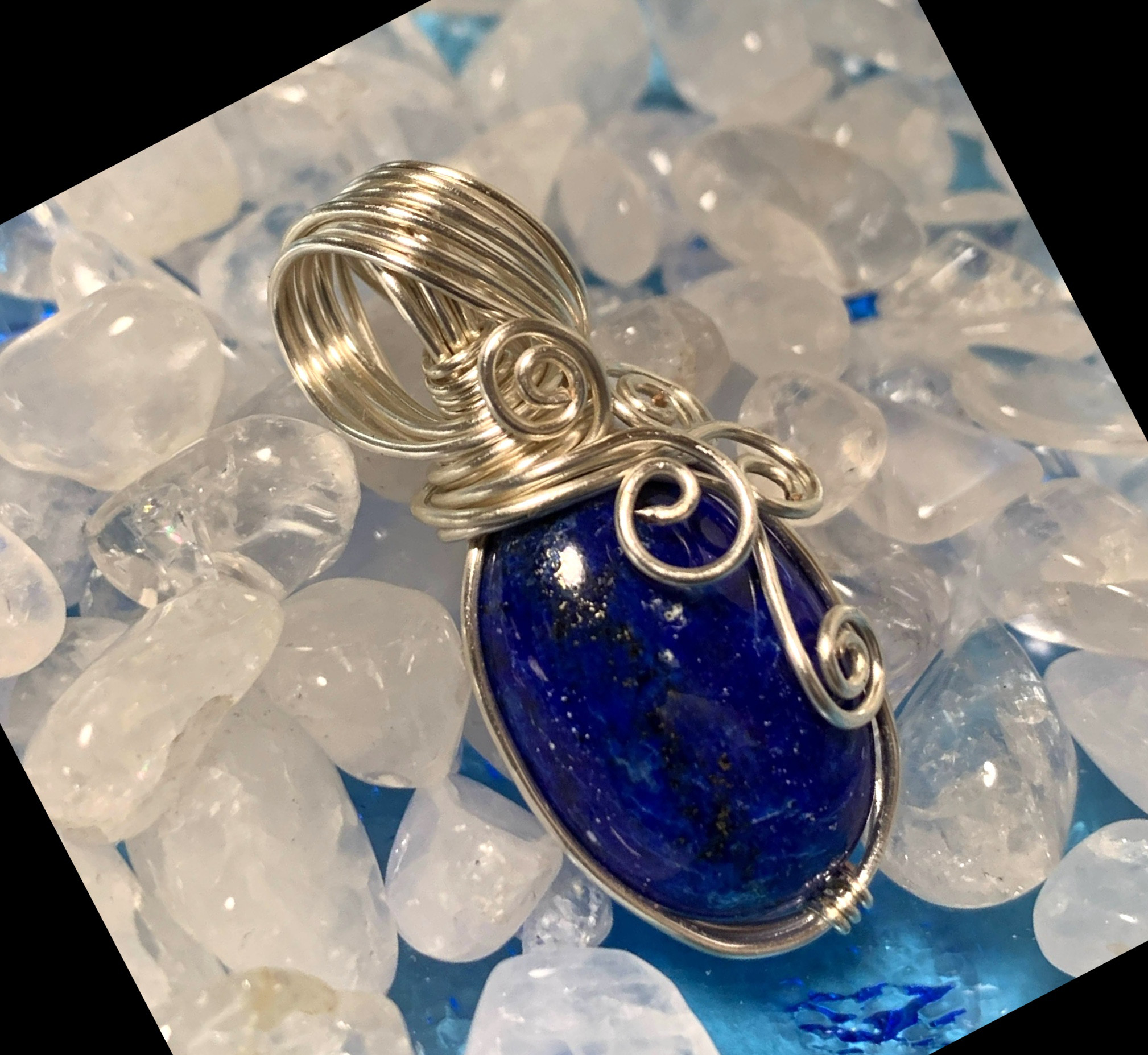 【Coco Ange シリーズ】綺麗！女王のようなラピスラズリ！幸運を呼ぶ石　天然石エナジーペンダントトップ