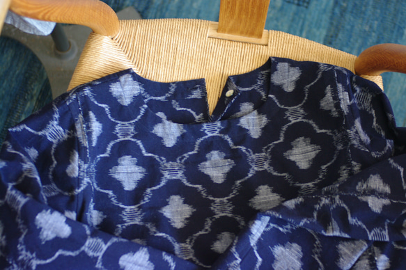 久留米絣の長袖Tシャツ　濃紺花タイル柄 4枚目の画像
