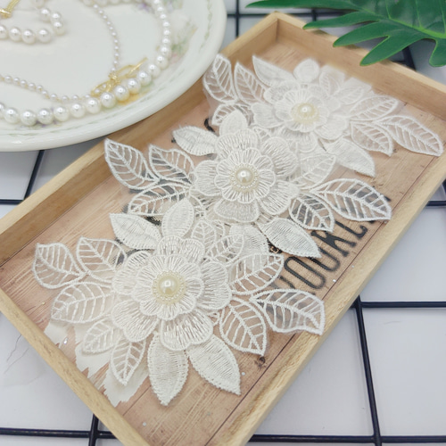 ハンドメイド　レンローズ Junpei Kawaguchi, 'Enten' Iron-Dyed Rattan Flower-Knot