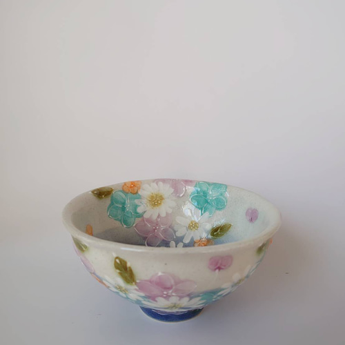 ゆずりは青彩花　茶碗 工房ゆずりは お茶碗 白地に鮮やかなブルーが良く映える 青彩花化粧