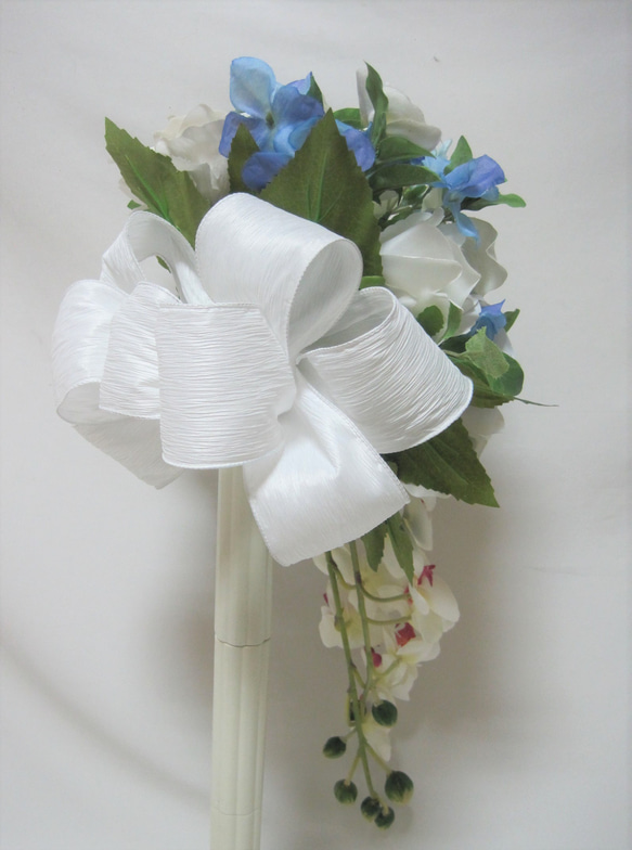 胡蝶蘭とカサブランカのキャスケードブーケ♪ブートニア付き♪生花みたいに綺麗な造花です♪高品質なのに安い 11枚目の画像