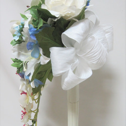 胡蝶蘭とカサブランカのキャスケードブーケ♪ブートニア付き♪生花みたいに綺麗な造花です♪高品質なのに安い 8枚目の画像