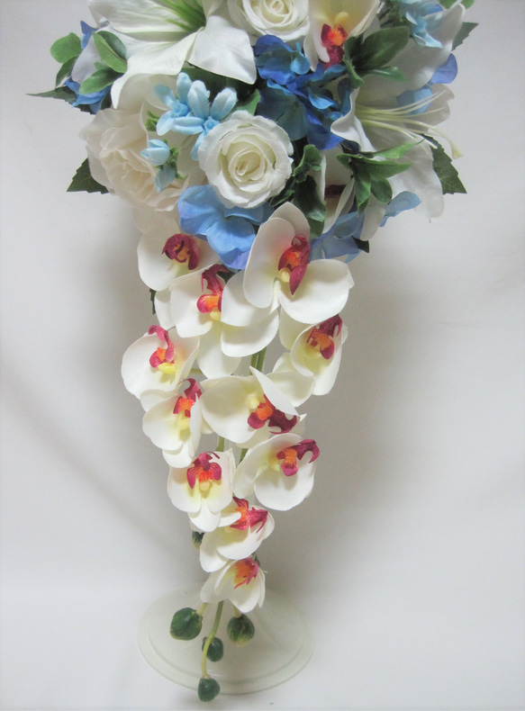 胡蝶蘭とカサブランカのキャスケードブーケ♪ブートニア付き♪生花みたいに綺麗な造花です♪高品質なのに安い 5枚目の画像