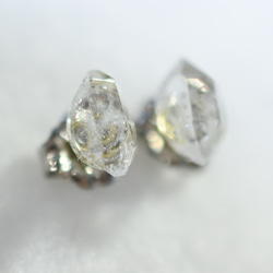 （1点もの）ハーキマーダイヤモンドのスタッドピアス・M（チタンポスト） 2枚目の画像