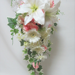 ガーベラとカサブランカのキャスケードブーケ♪ブートニア付き♪生花みたいに綺麗な造花です♪高品質なのに安い 13枚目の画像