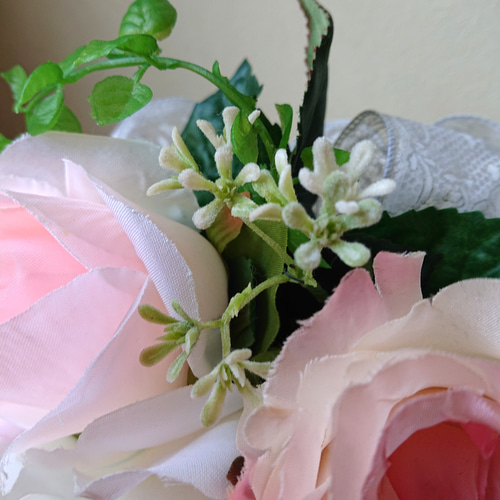 カサブランカとバラのクラッチブーケ 受注制作）カサブランカとローズ