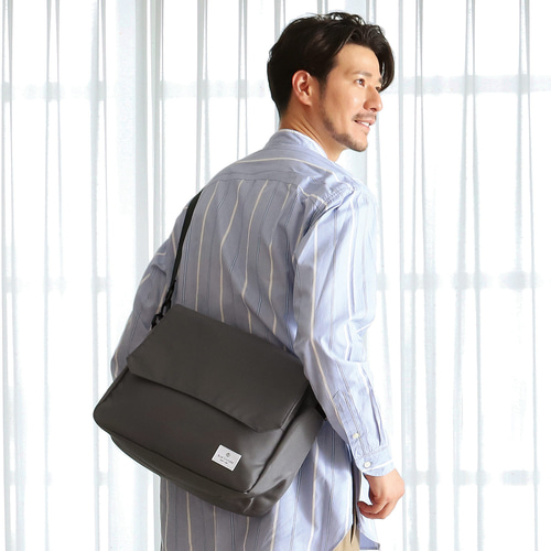 D&G DOLCE&GABBANA メッセンジャーバッグ　A4収納可能　肩掛け 大人気ショルダーのA4タイプ】ショルダーバッグ A4 メッセンジャー