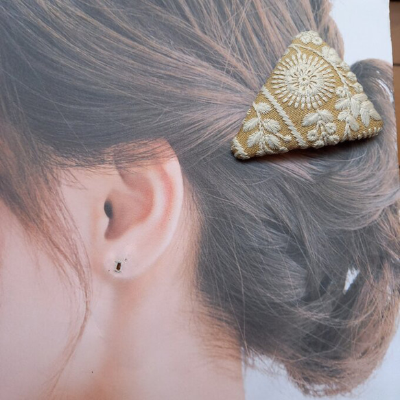 インド刺繍 ヘアクリップ リボン レース おおぶり 三角 ヘアアクセサリー クリップ イエロー パッチンピン バレッタ 5枚目の画像