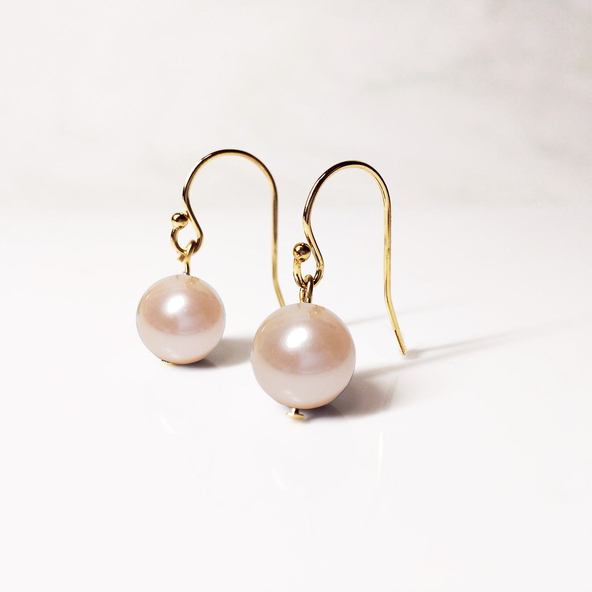 サーモンピンク・パールのフックピアス　[送料無料]