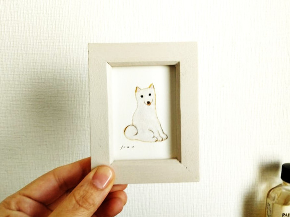 原画「笑う犬（白柴）」※木製ミニ額縁入り 3枚目の画像