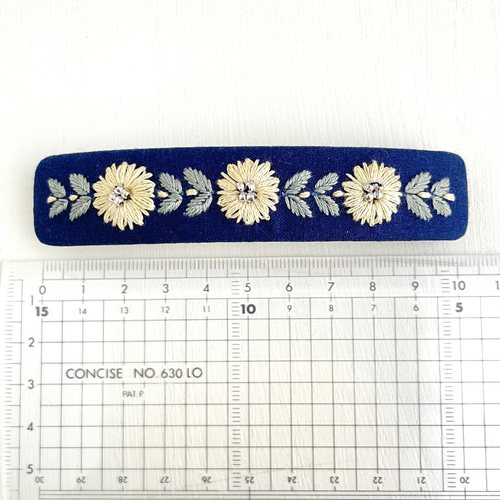 ひまわりの刺繍バレッタ＊イエロー×ネイビー＊コットン バレッタ 