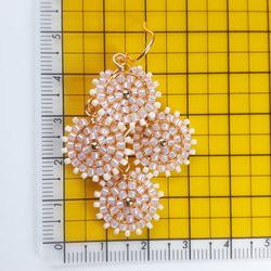 ピンクとクリームのビーズのイヤリングアクセサリー / 5.50 cm 5枚目の画像