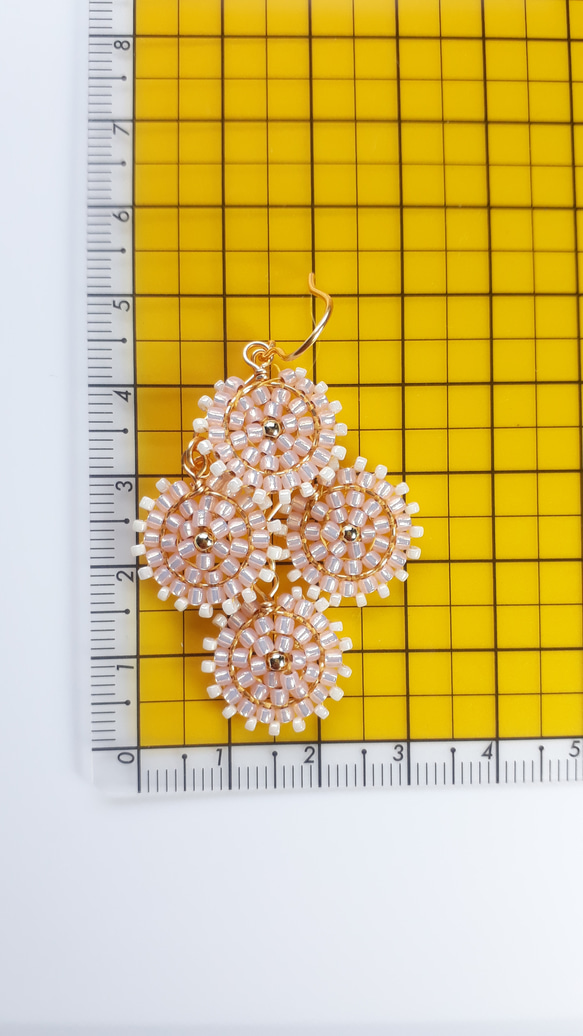 ピンクとクリームのビーズのイヤリングアクセサリー / 5.50 cm 5枚目の画像