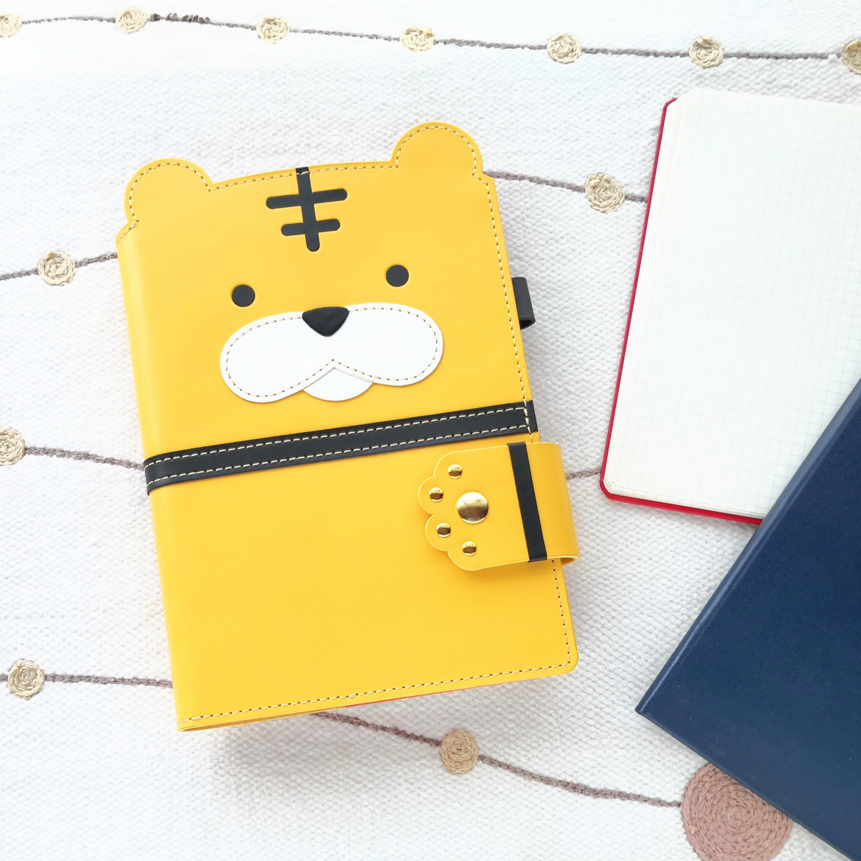 虎さんの手帳カバー(A6・B6・A5サイズ) スケジュール帳・ダイアリー帳＊黄色