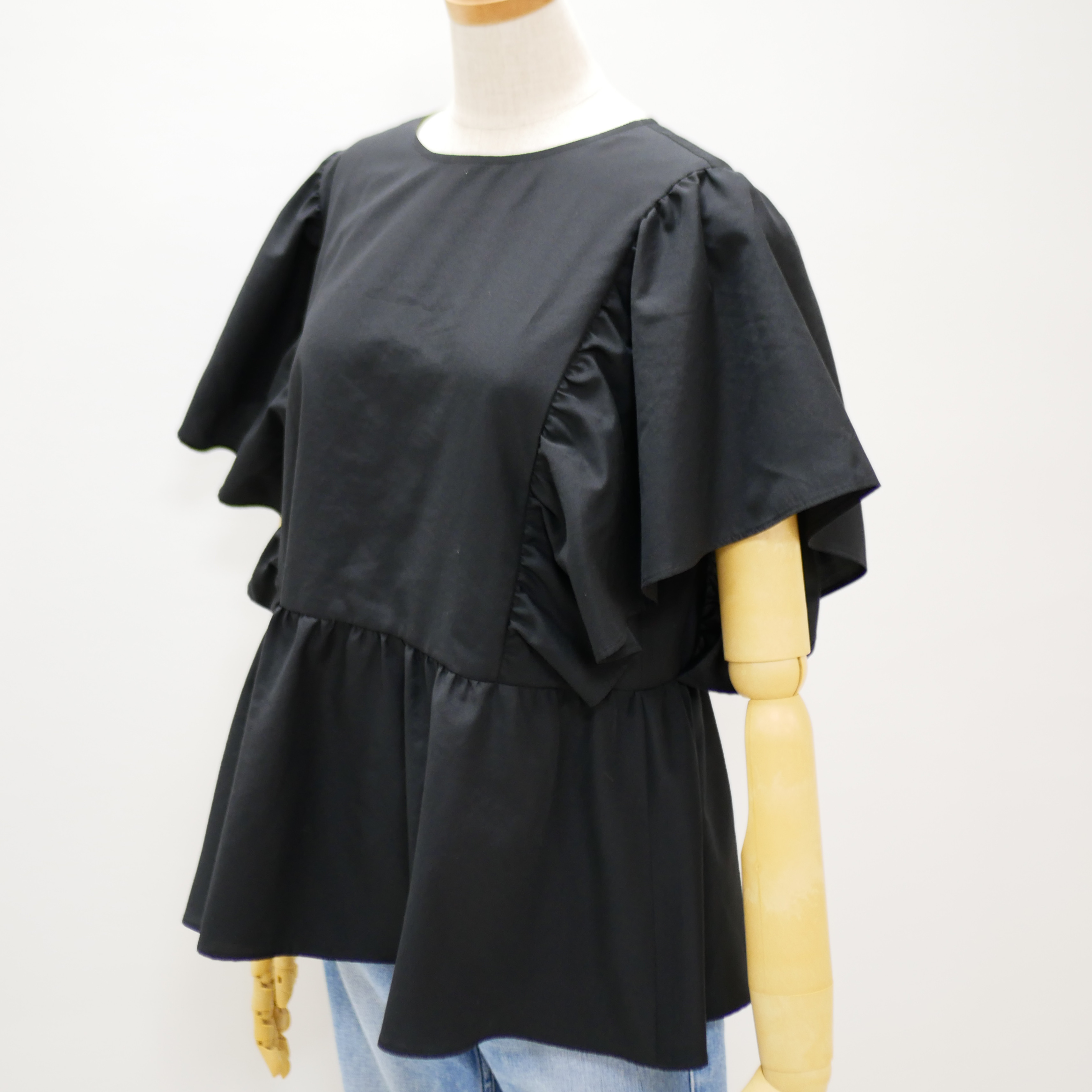 【期間限定　送料無料】【洗える しわになりにくく軽い　お手入れ簡単】フリルギャザーブラウス　ブラック