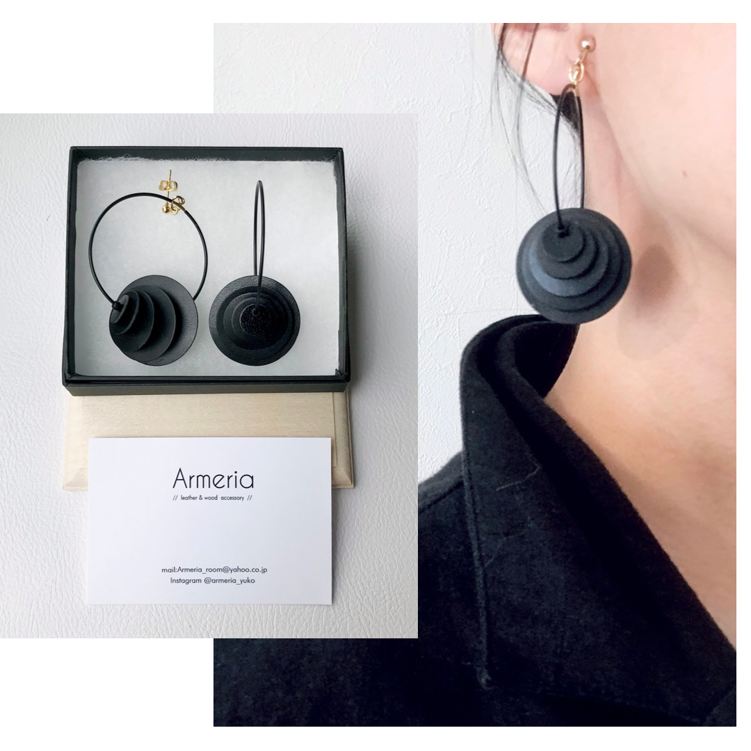 《Black circle》黒フープ　重なる丸　レザーピアス／イヤリング