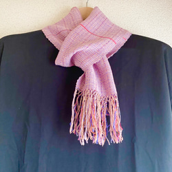 手織りストール　ピンク　シルク素材　春夏秋冬　レディース　女性　チクチクしない 2枚目の画像
