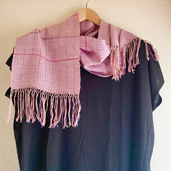 手織りストール　ピンク　シルク素材　春夏秋冬　レディース　女性　チクチクしない 1枚目の画像