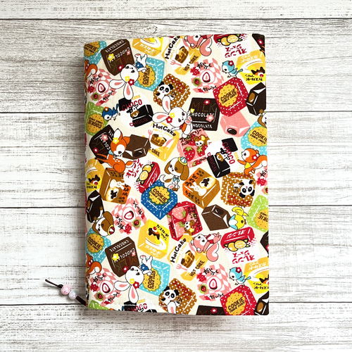 ♥チョコ♥④ポーチ ブックカバー 発売60周年記念！】「チロルチョコ」公式ブック3/28発売 本物150