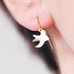 再次上架訂製黃銅燕子耳環 第2張的照片