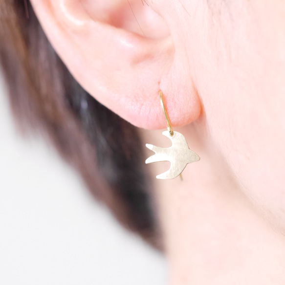 再次上架訂製黃銅燕子耳環 第1張的照片