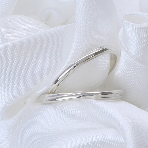 ねじりラインが美しいペアリング マリッジリング 結婚指輪に 名入れ刻印無料  PT8038P 2枚目の画像