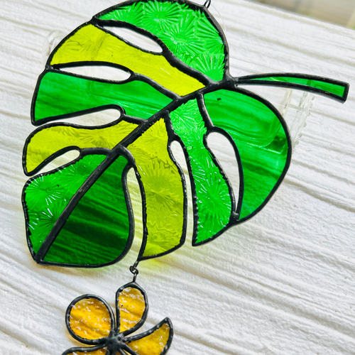 ステンドグラス】モンステラとプルメリアのサンキャッチャー サン