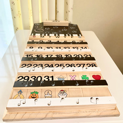 ピアノ鍵盤模様♡ピンクのト音記号と音符の木製カレンダー　　トールペイント 2枚目の画像