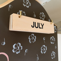 ピアノ鍵盤模様♡ピンクのト音記号と音符の木製カレンダー　　トールペイント 5枚目の画像