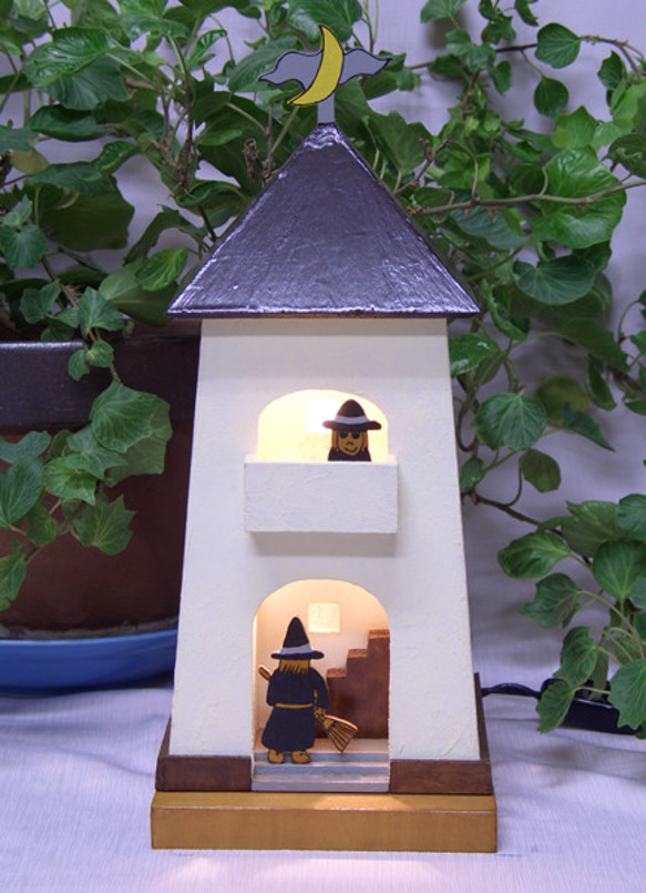 #可愛い#木とガラスの魔女の家#ランプシェード#ハンドメイド#インテリア照明#こげ茶色の屋根の家 5枚目の画像