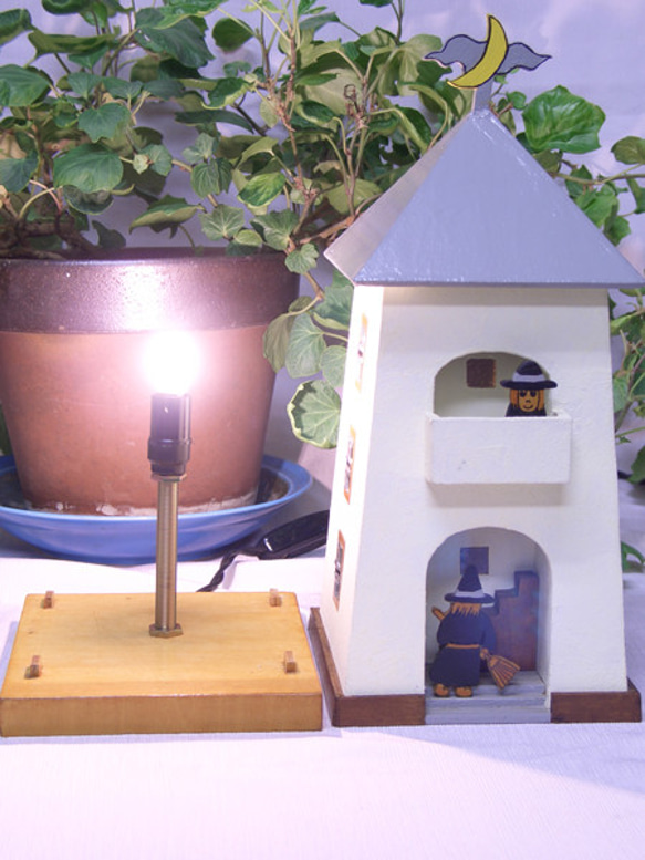 #可愛い#木とガラスの魔女の家#ランプシェード#ハンドメイド#インテリア照明#こげ茶色の屋根の家 8枚目の画像