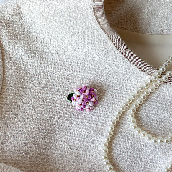 刺繍糸で編んだ紫陽花ブローチ(ピンク) 10枚目の画像