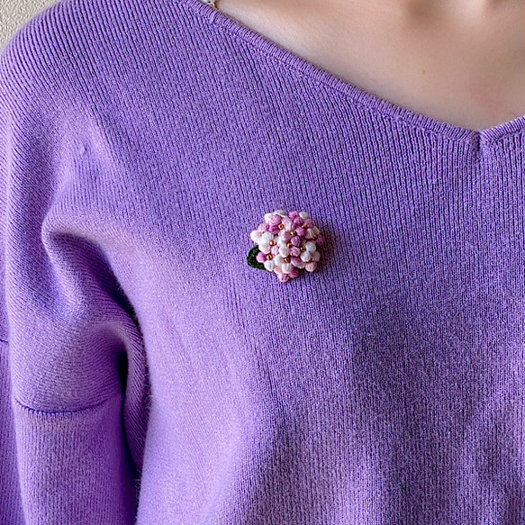 刺繍糸で編んだ紫陽花ブローチ(ピンク) 2枚目の画像