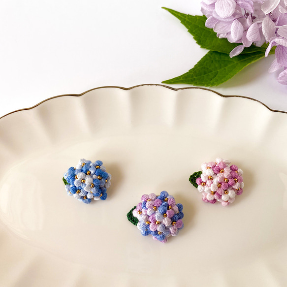 刺繍糸で編んだ紫陽花ブローチ(ピンク) 14枚目の画像